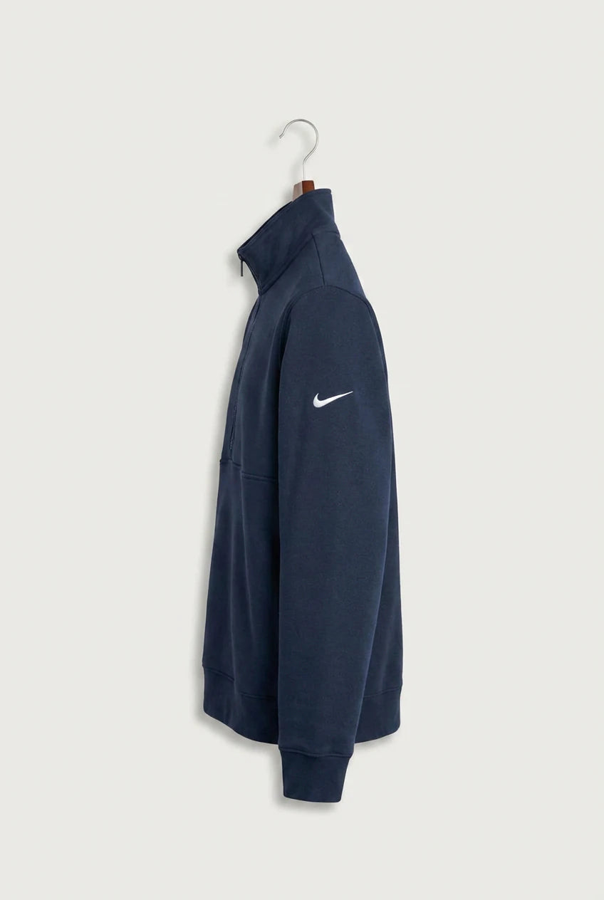 Polo HS Football general - Midnight Navy Nike Club Fleece Sleeve Swoosh 1/2-Zip NKDX6718 (side)